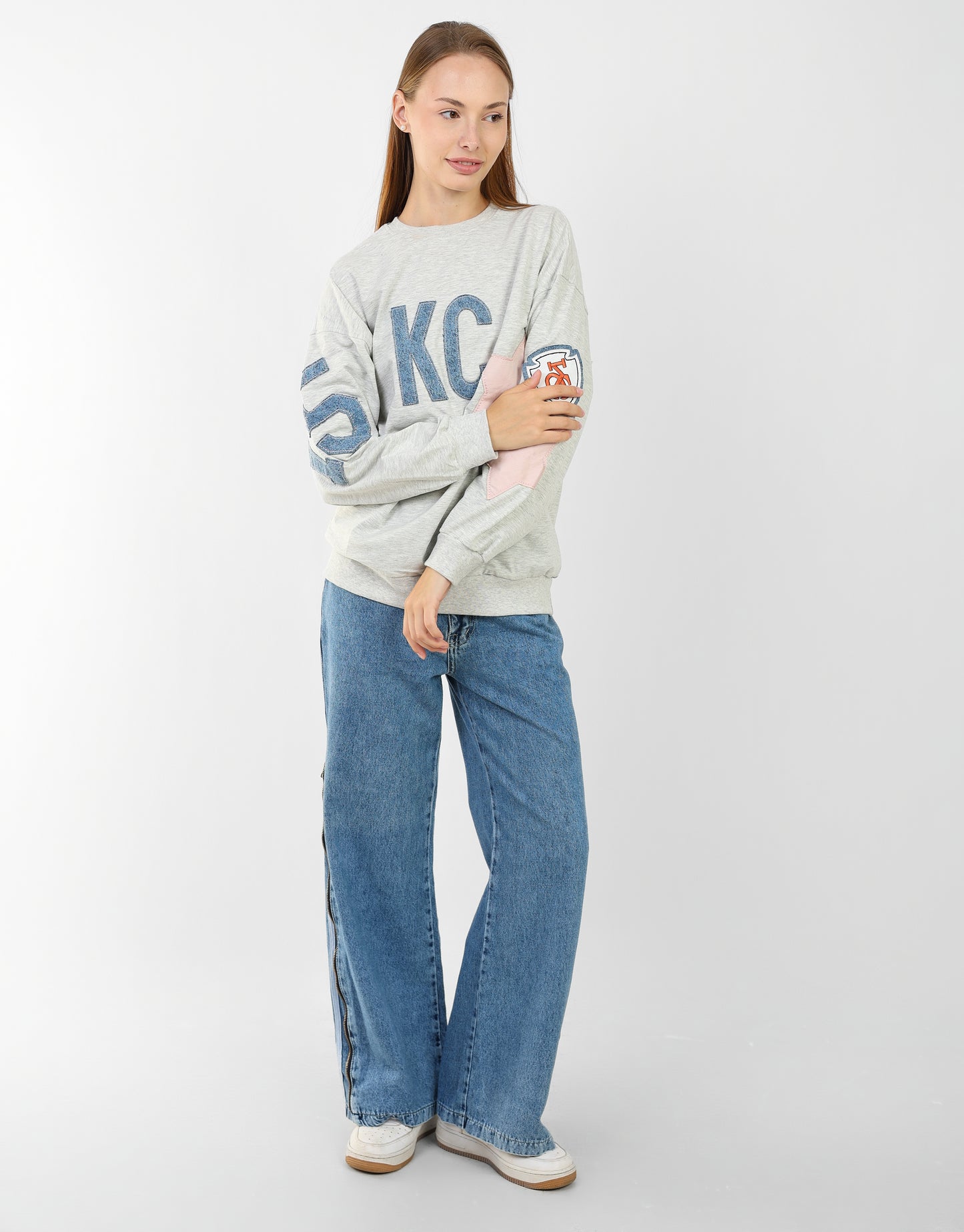 Graphic Sweatshirt with Sleeve Patches – Casual Oversized Fit