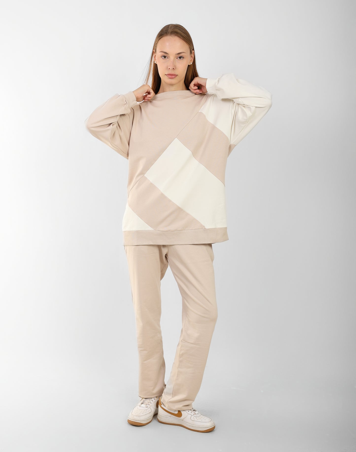 Women’s Beige & White Color Block Loungewear Set – Oversized Sweatshirt & Relaxed Pants