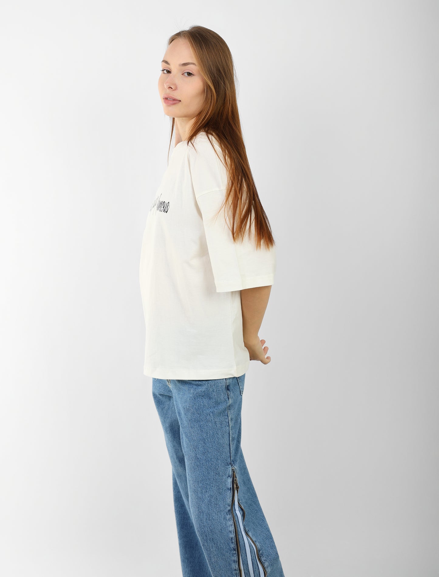 Women's Oversized White T-Shirt with "World Paintings Famous" Print – Casual Half Sleeve Tee