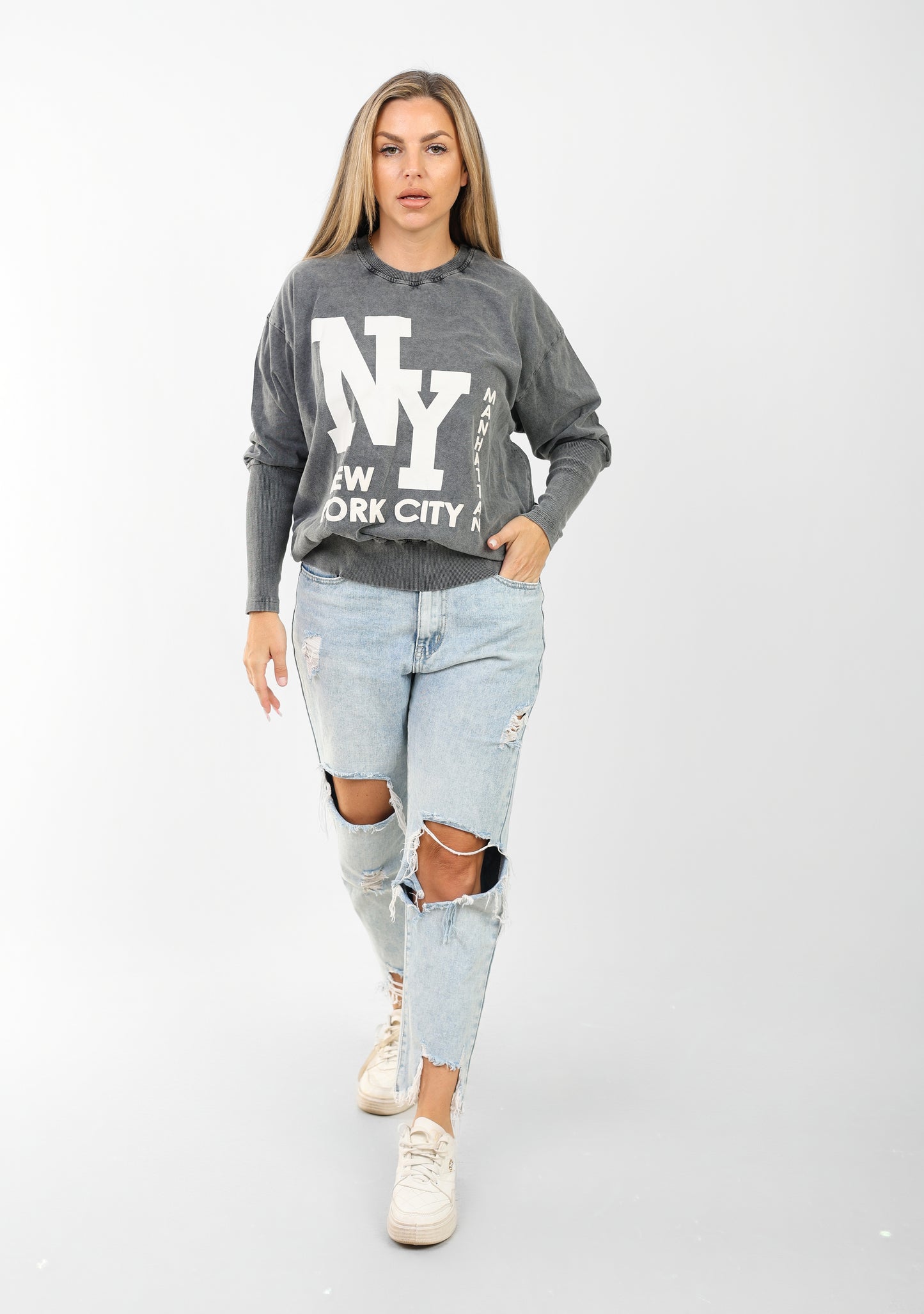 Women's Vintage NY Manhattan Graphic Sweatshirt – Oversized Casual Pullover