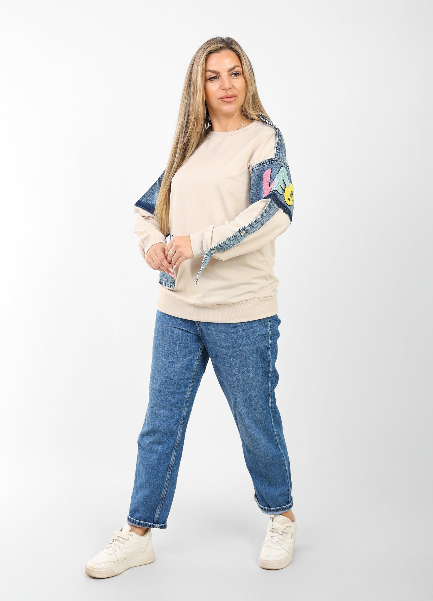 Sweatshirt with Denim Patchwork Sleeves & Casual Fit