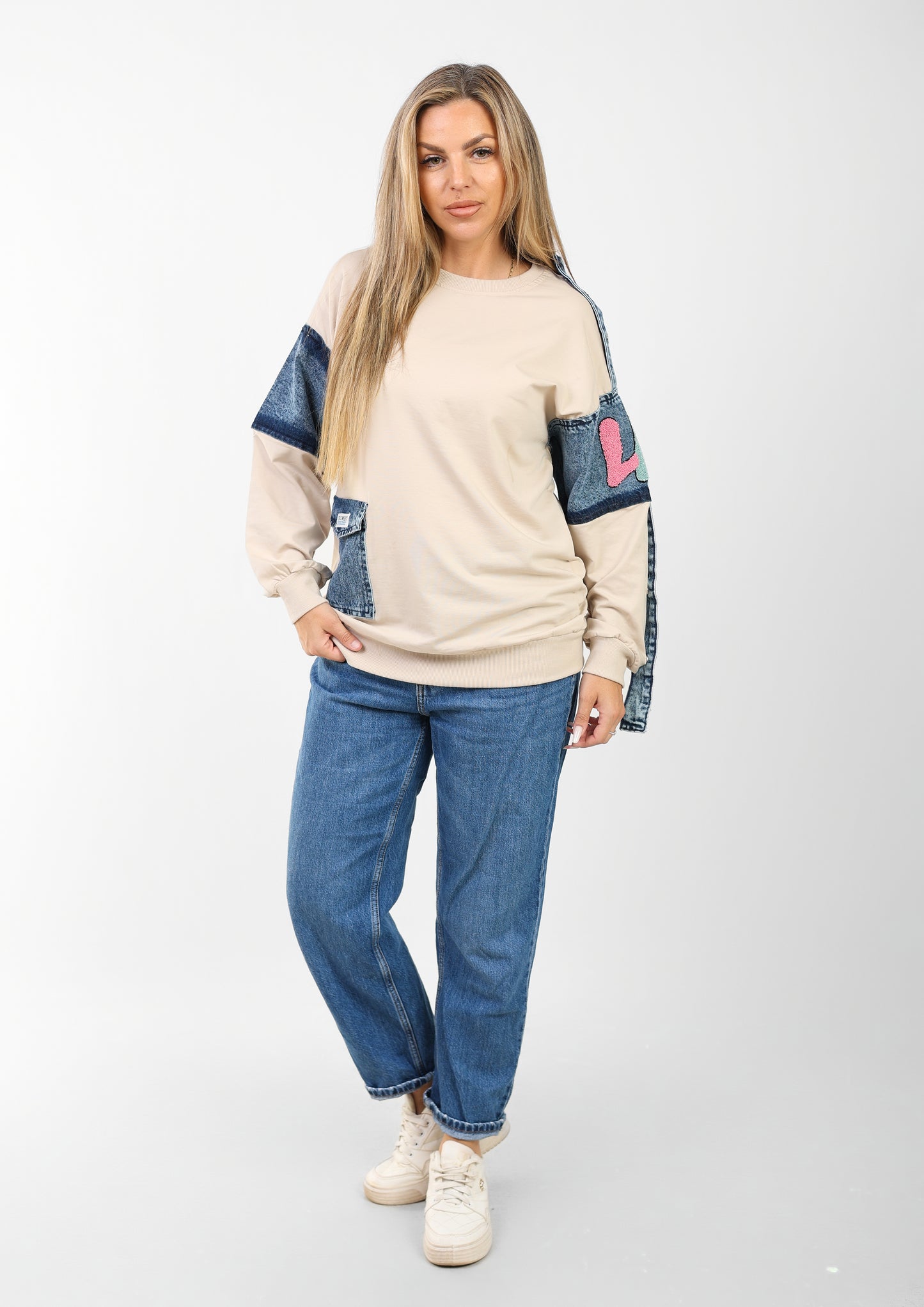 Sweatshirt with Denim Patchwork Sleeves & Casual Fit