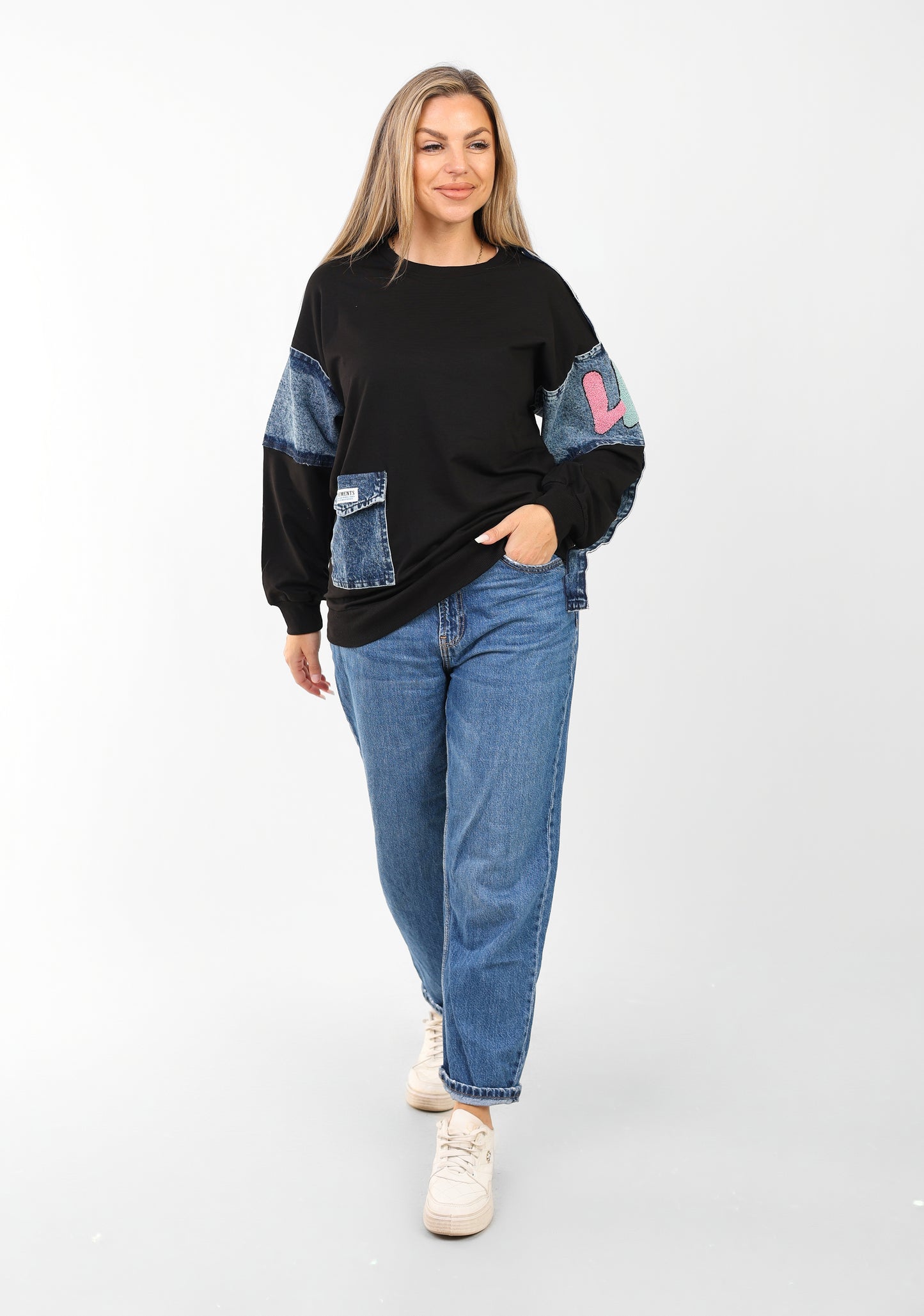 Sweatshirt with Denim Patchwork Sleeves & Casual Fit