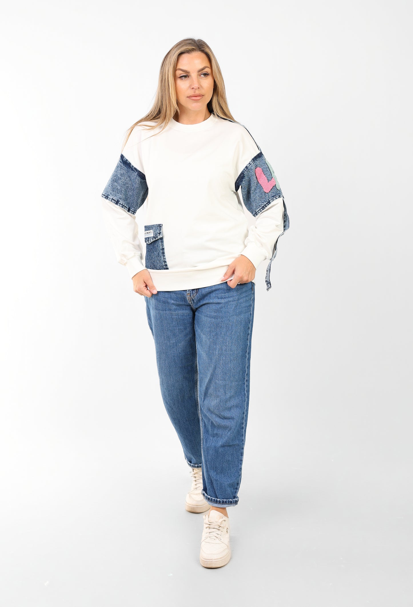 Sweatshirt with Denim Patchwork Sleeves & Casual Fit