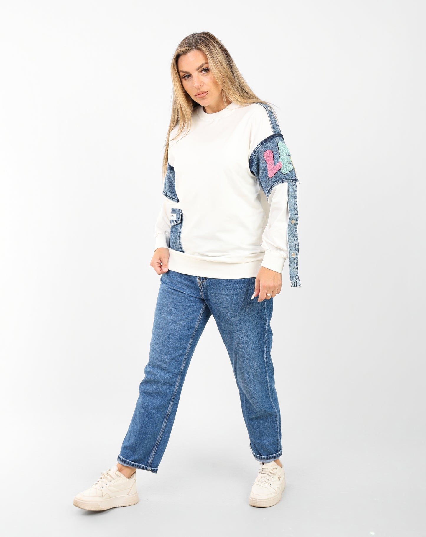 Sweatshirt with Denim Patchwork Sleeves & Casual Fit