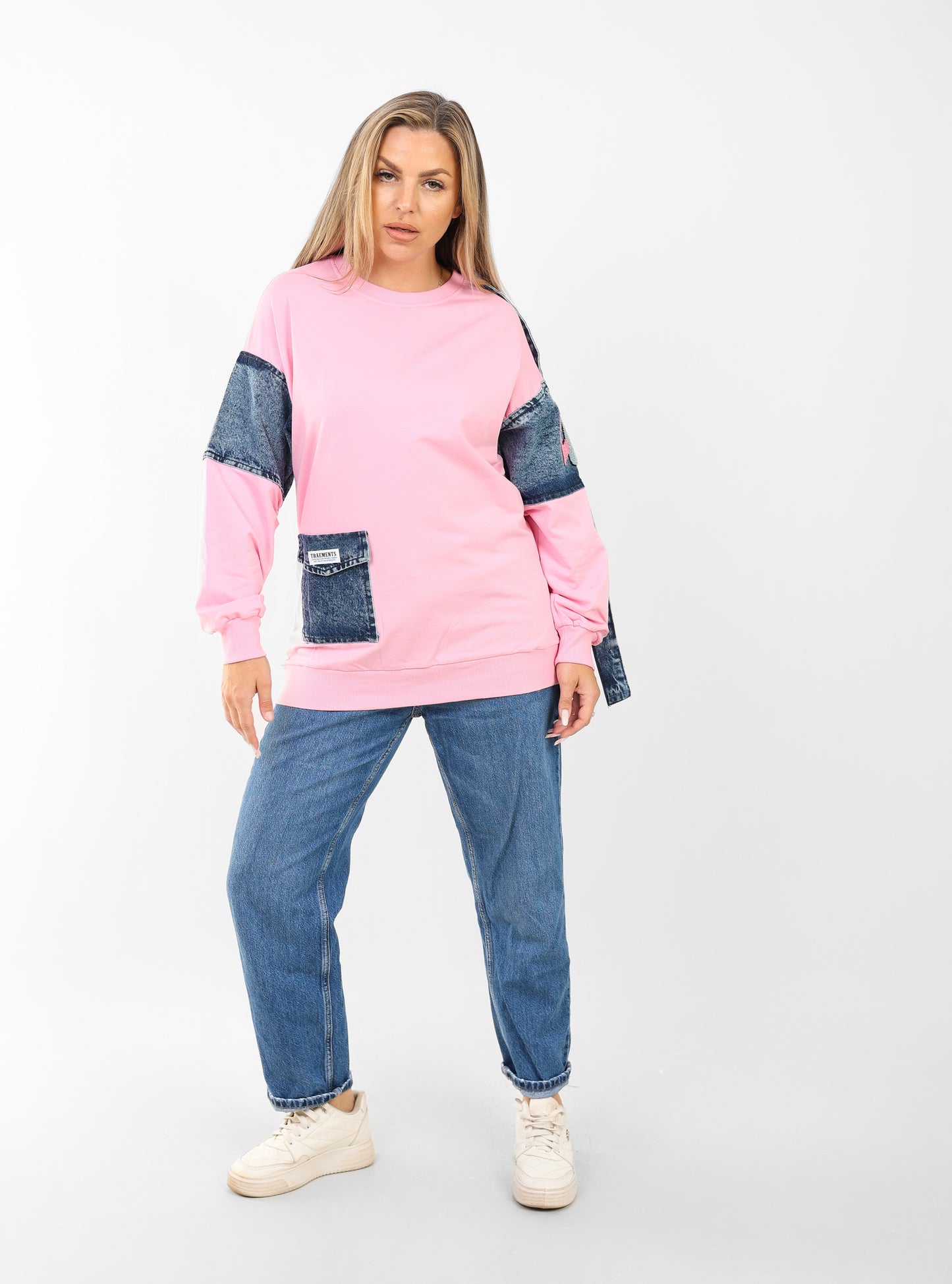 Sweatshirt with Denim Patchwork Sleeves & Casual Fit