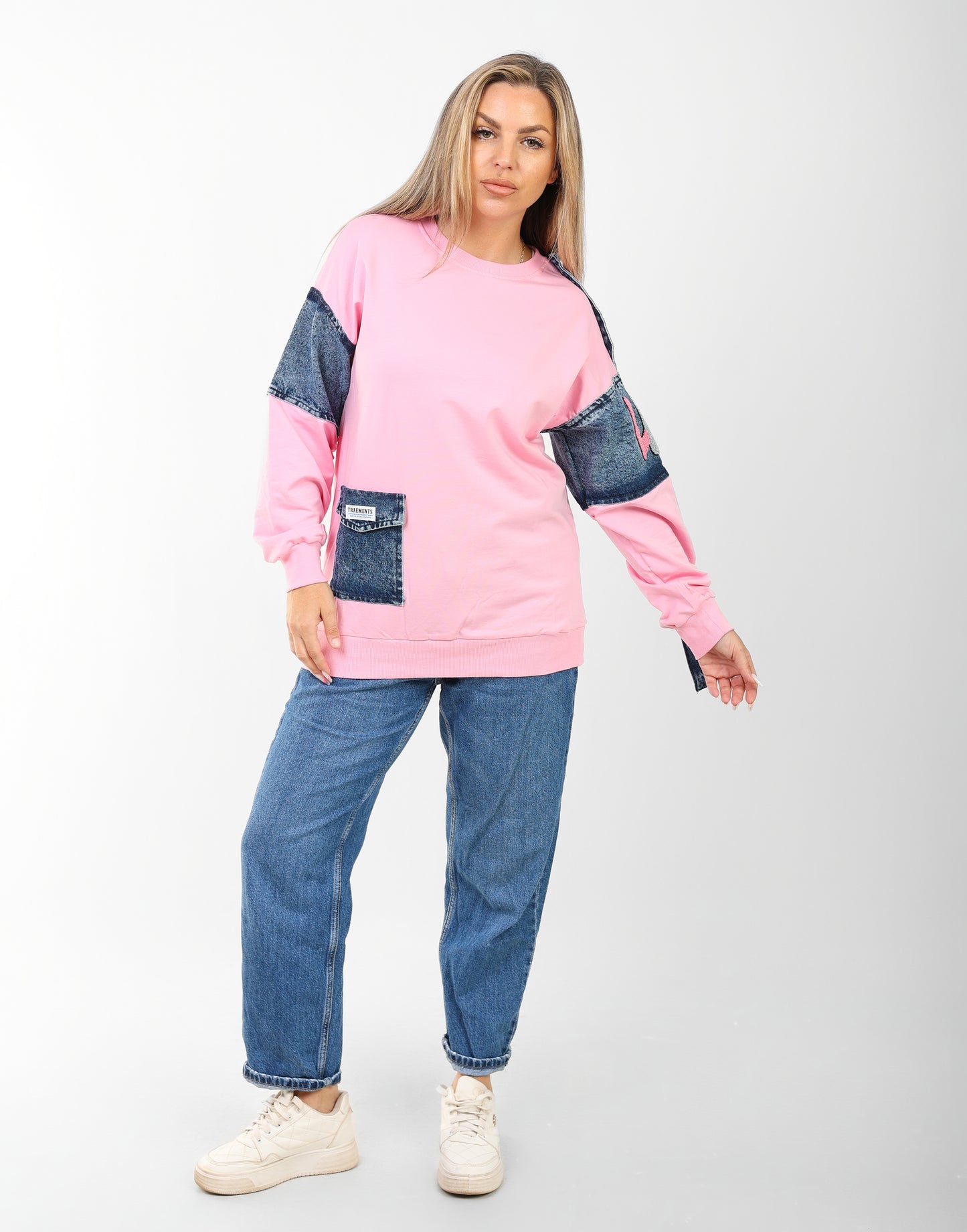 Sweatshirt with Denim Patchwork Sleeves & Casual Fit