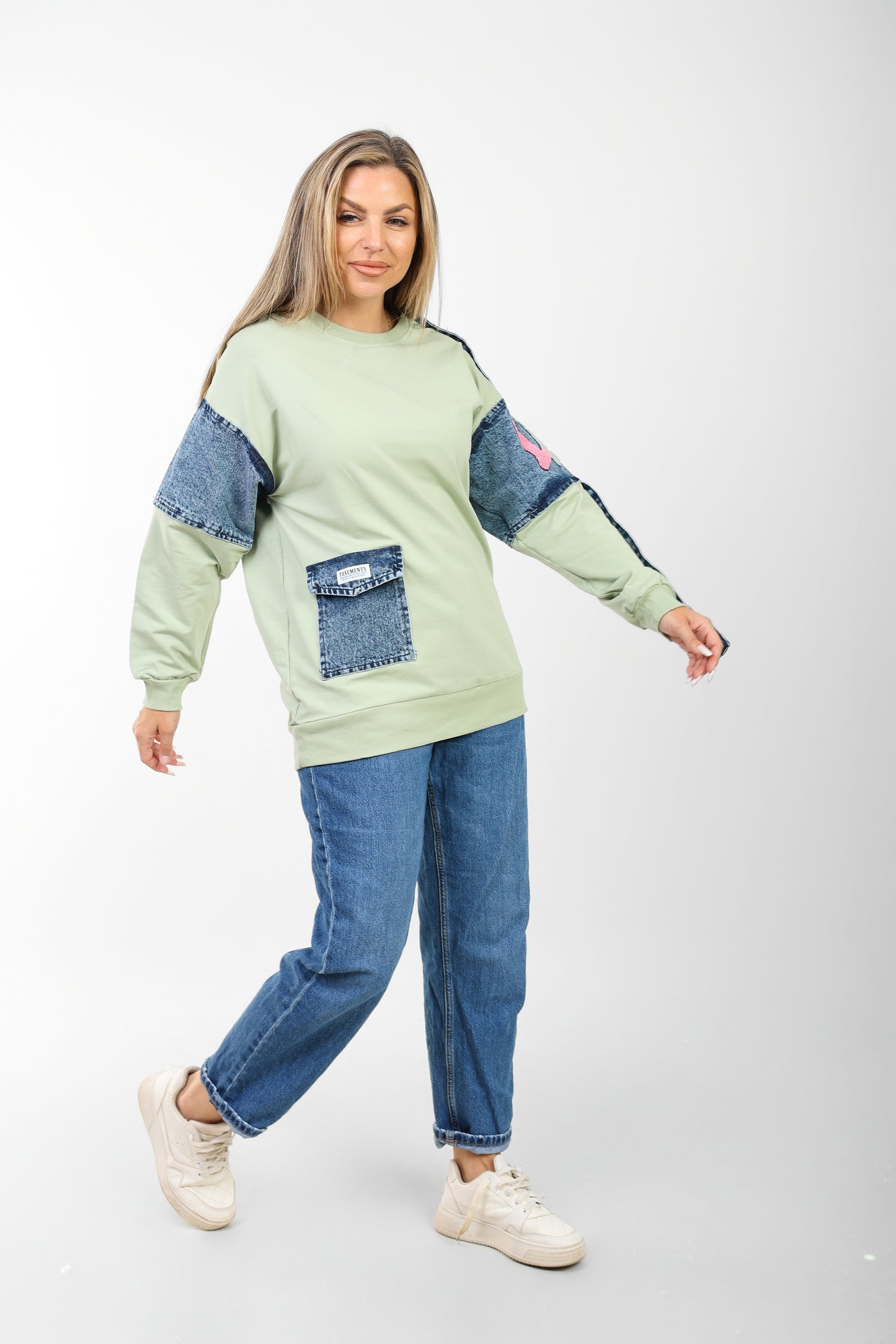 Sweatshirt with Denim Patchwork Sleeves & Casual Fit