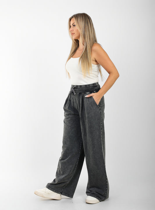 Washed pants with elastic waistband