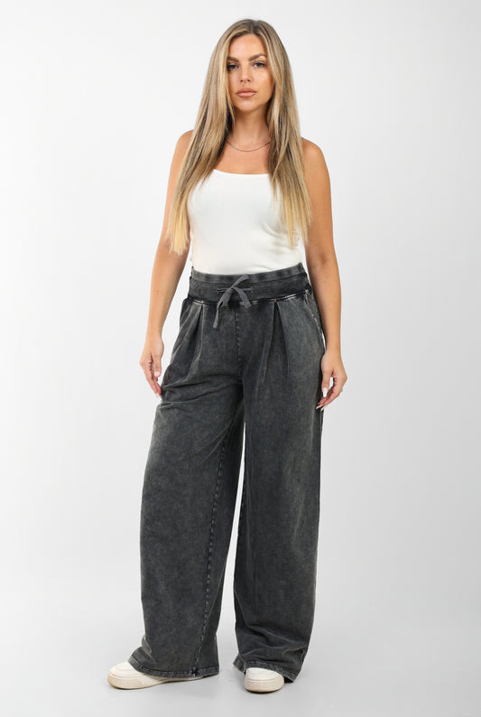 Washed pants with elastic waistband