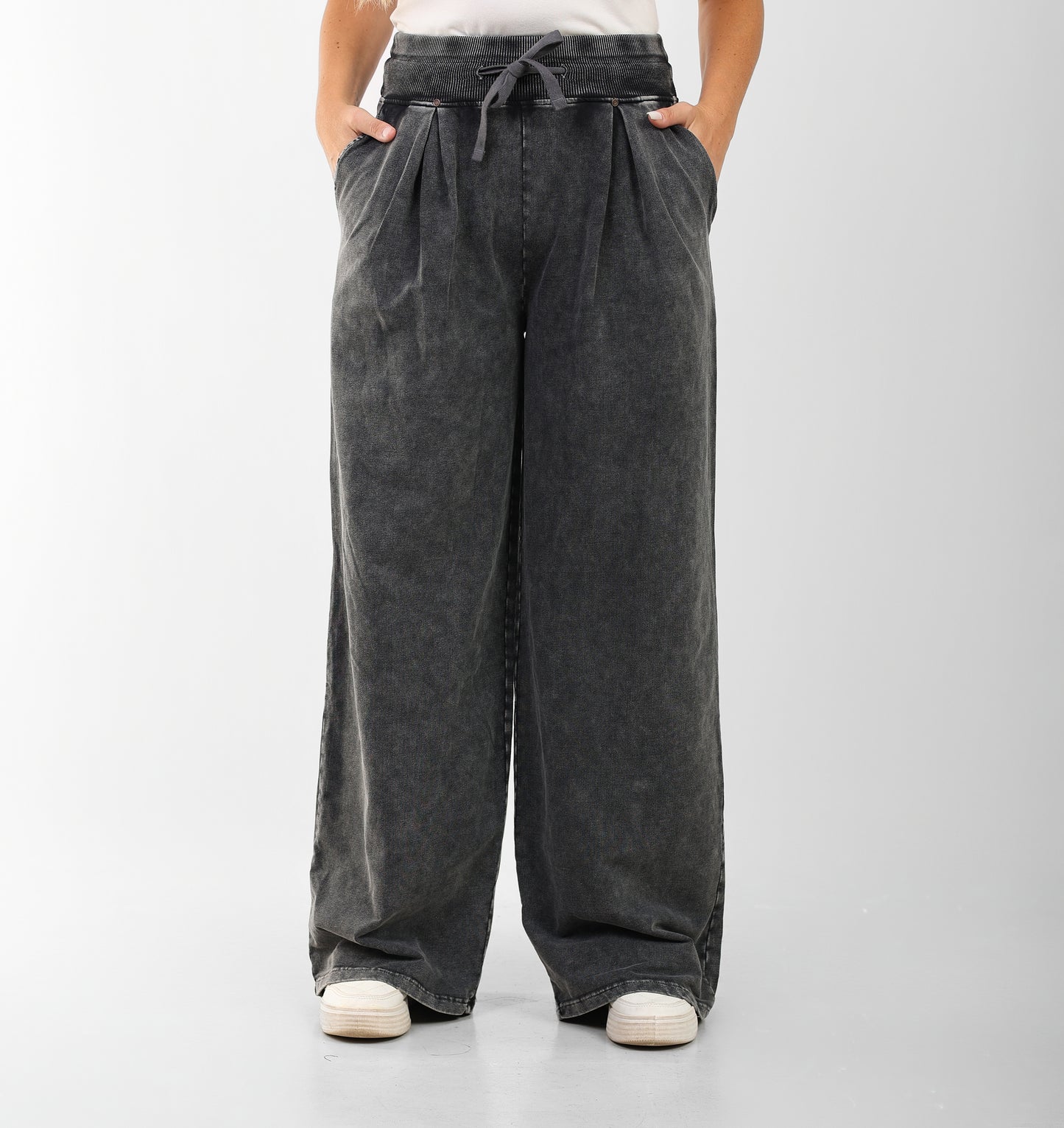 Washed pants with elastic waistband