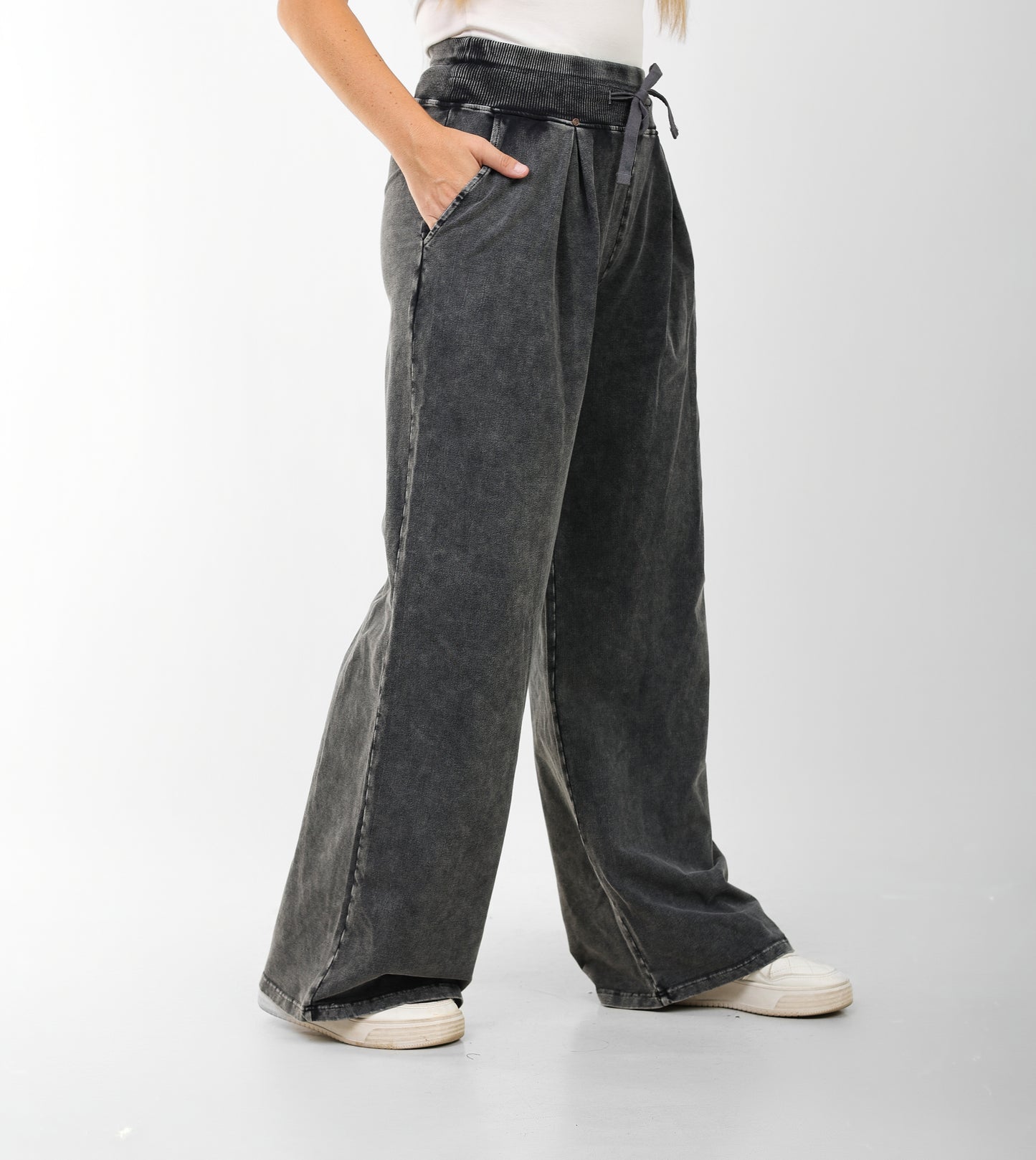 Washed pants with elastic waistband