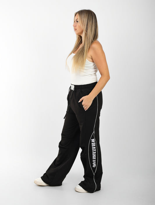 Women's Black Cargo Joggers with Side Print – Streetwear Style, Relaxed Fit