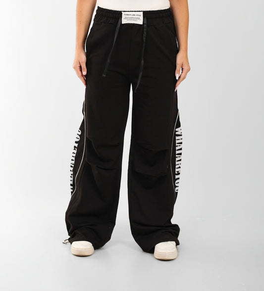 Women's Black Cargo Joggers with Side Print – Streetwear Style, Relaxed Fit