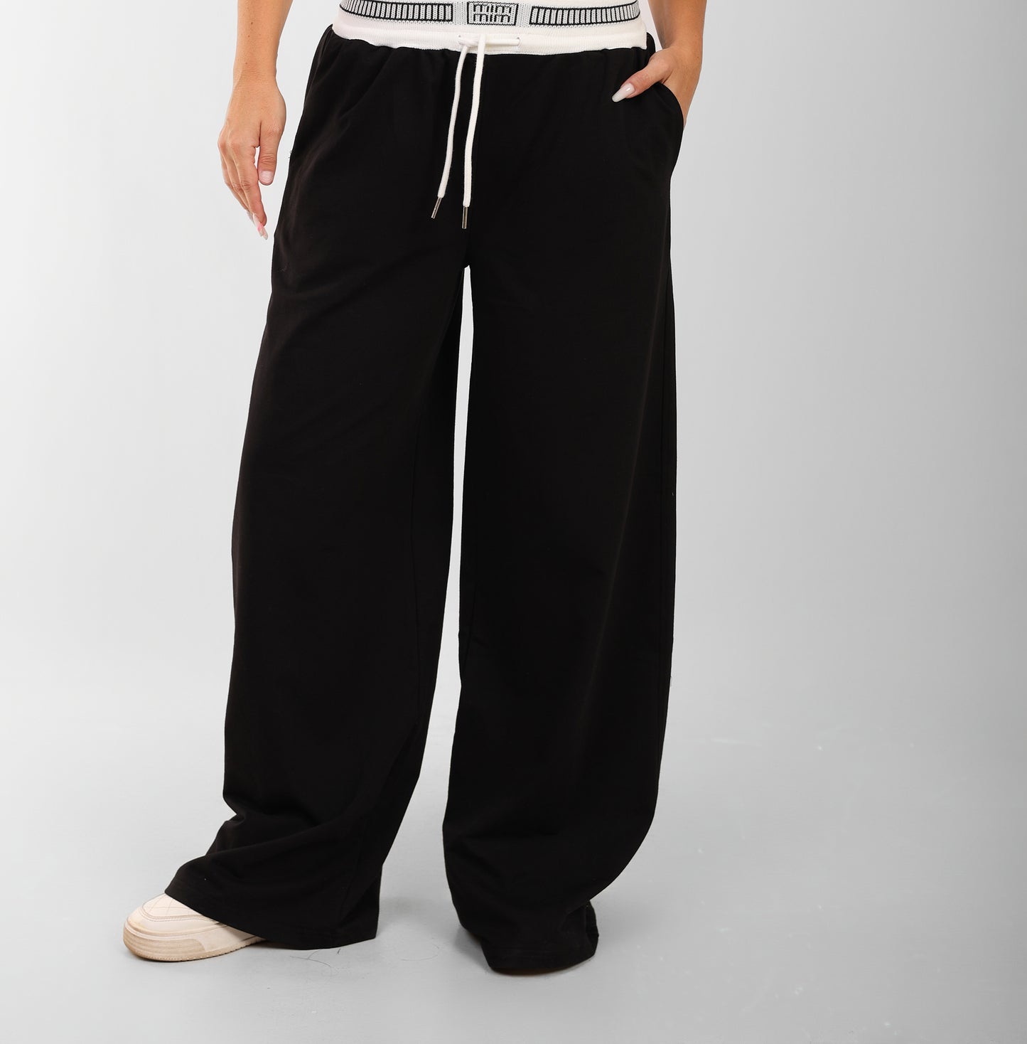 White - Black Contrast Waist Wide-Leg Joggers – Statement Edition