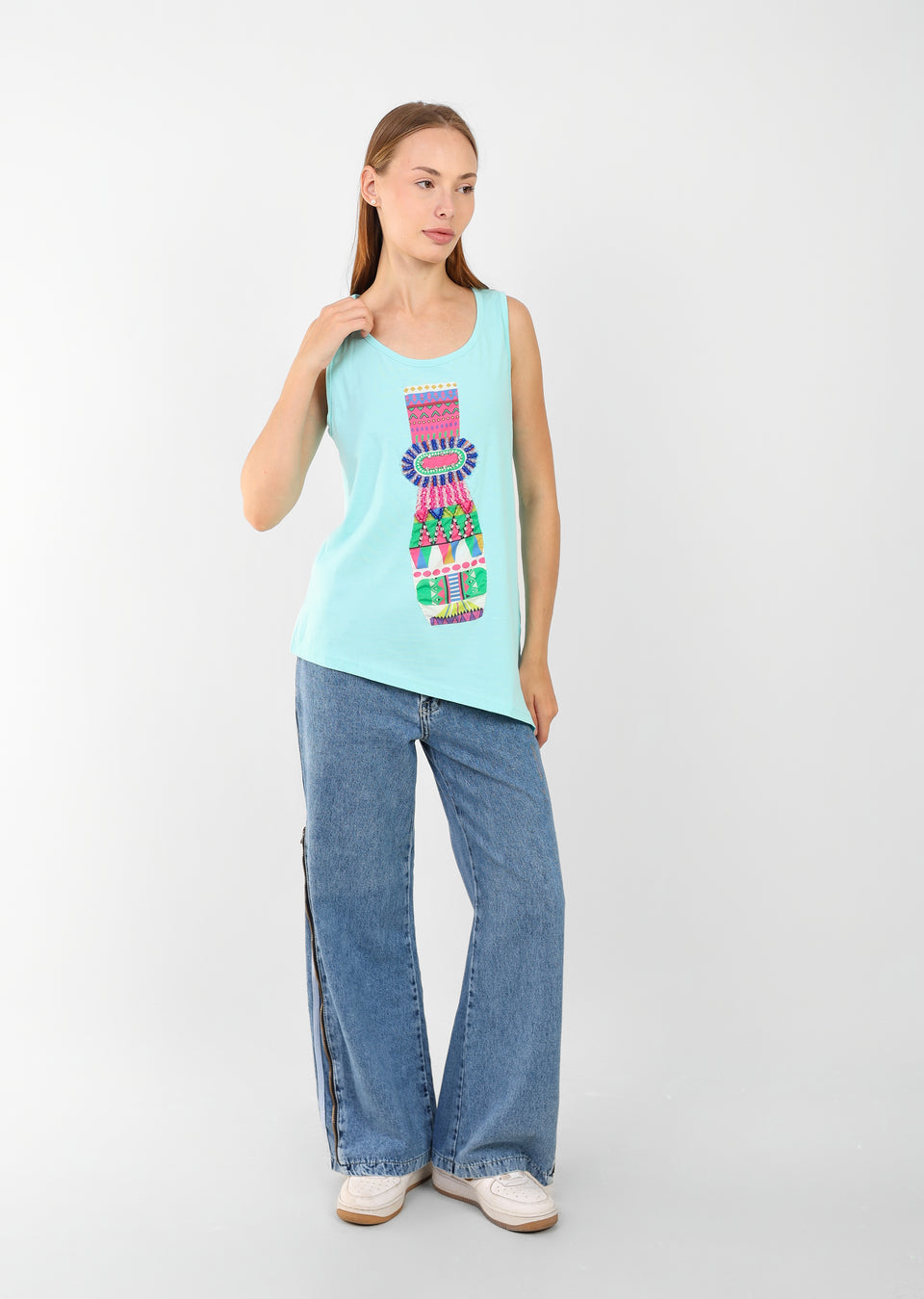 sleeveless T-shirt