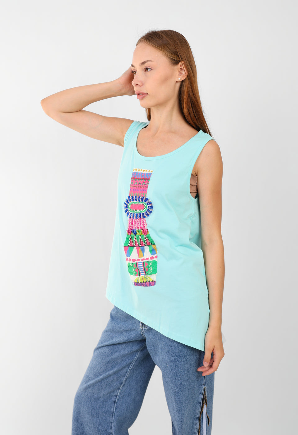 sleeveless T-shirt