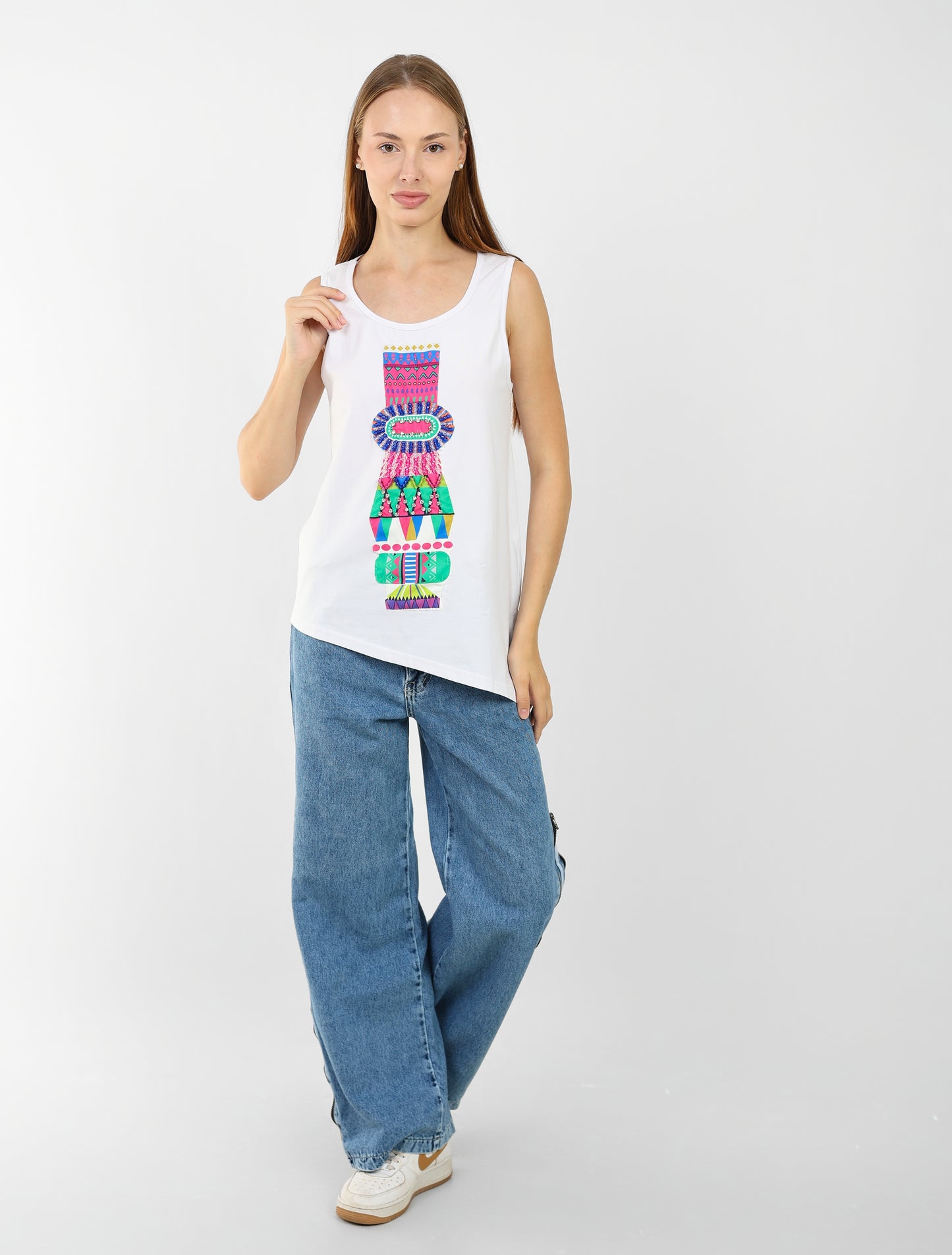 sleeveless T-shirt