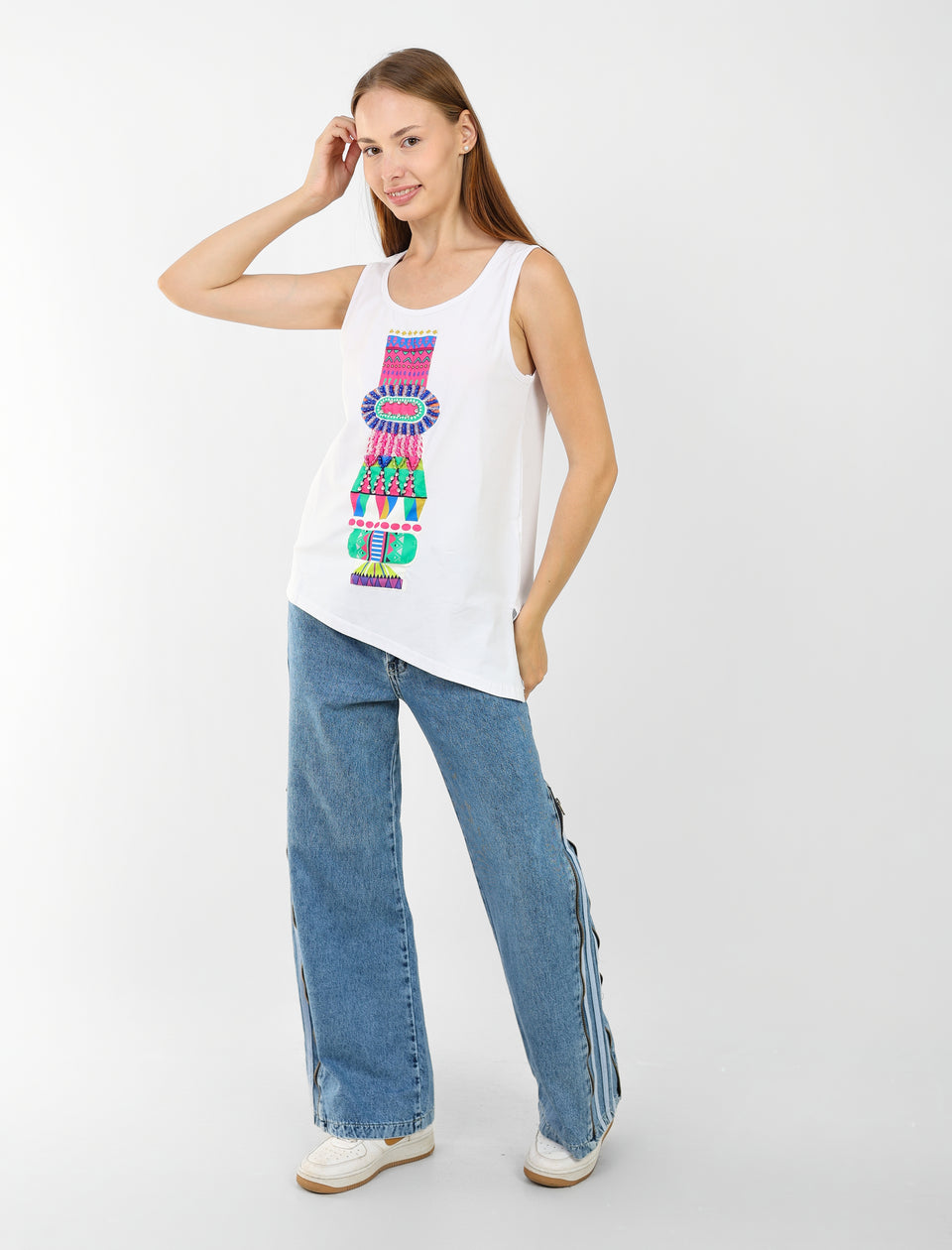 sleeveless T-shirt