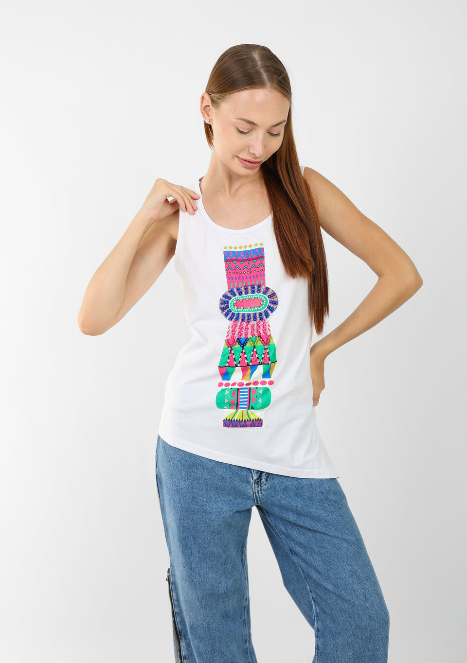 sleeveless T-shirt