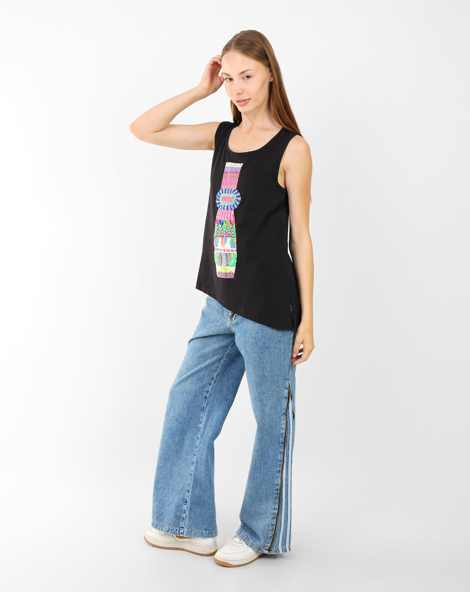 sleeveless T-shirt