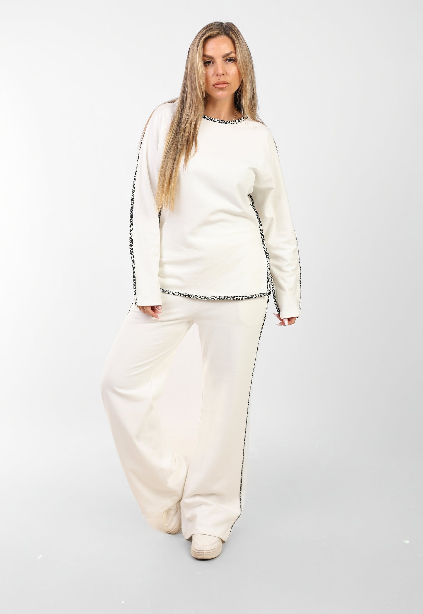 Women's White Two-Piece Loungewear Set with Black Trim Detailing