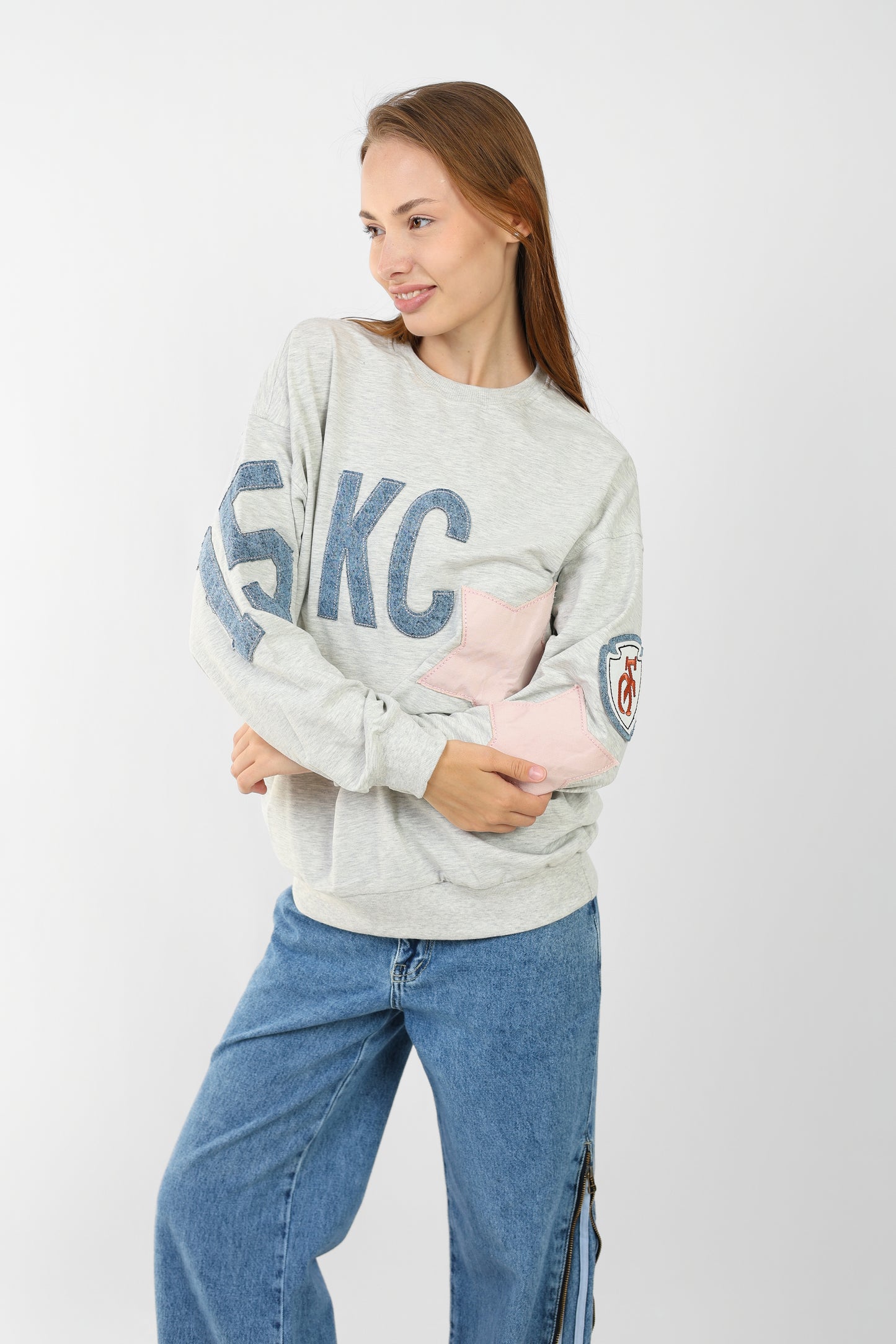 Graphic Sweatshirt with Sleeve Patches – Casual Oversized Fit