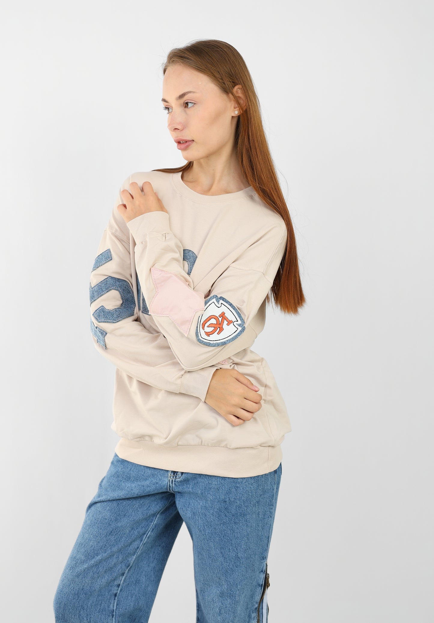 Graphic Sweatshirt with Sleeve Patches – Casual Oversized Fit