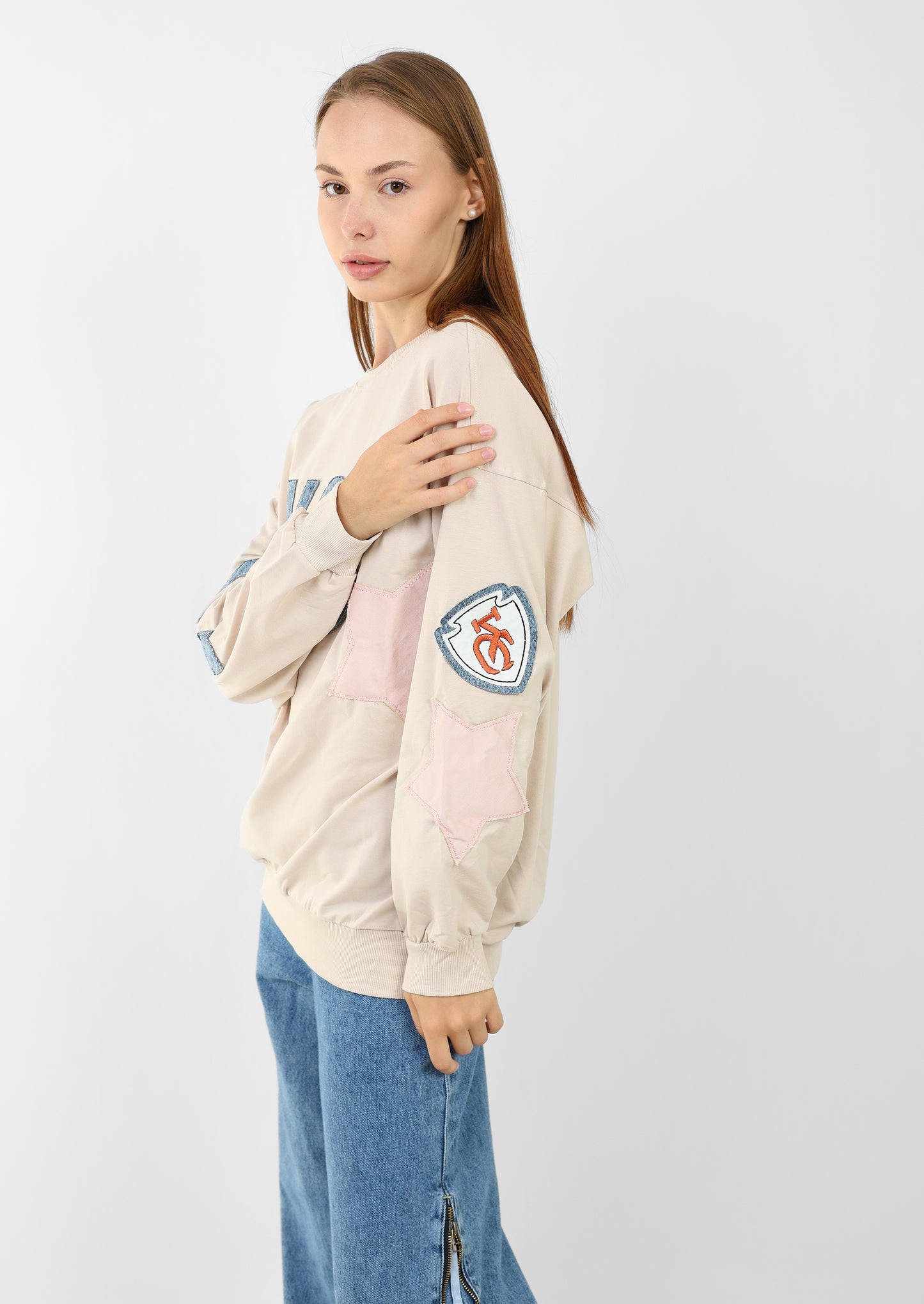 Graphic Sweatshirt with Sleeve Patches – Casual Oversized Fit