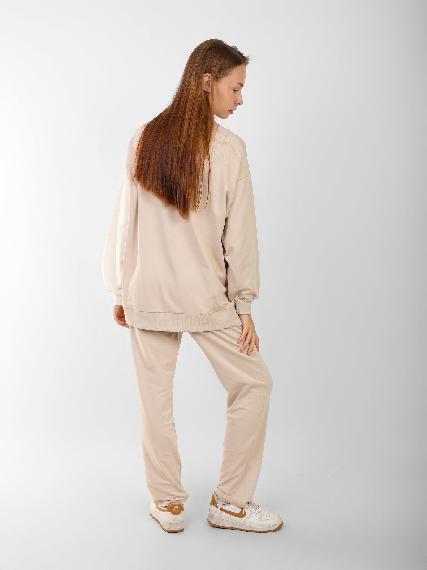 Women’s Beige & White Color Block Loungewear Set – Oversized Sweatshirt & Relaxed Pants
