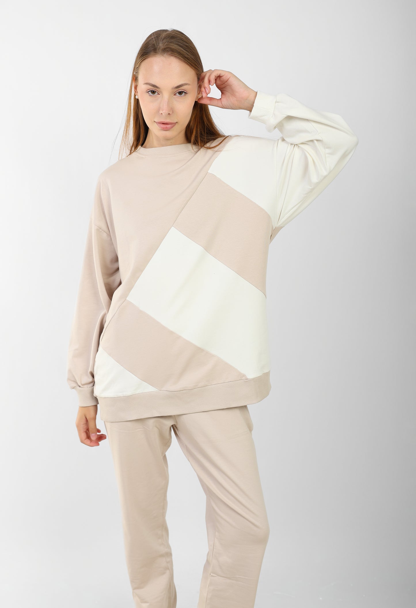Women’s Beige & White Color Block Loungewear Set – Oversized Sweatshirt & Relaxed Pants