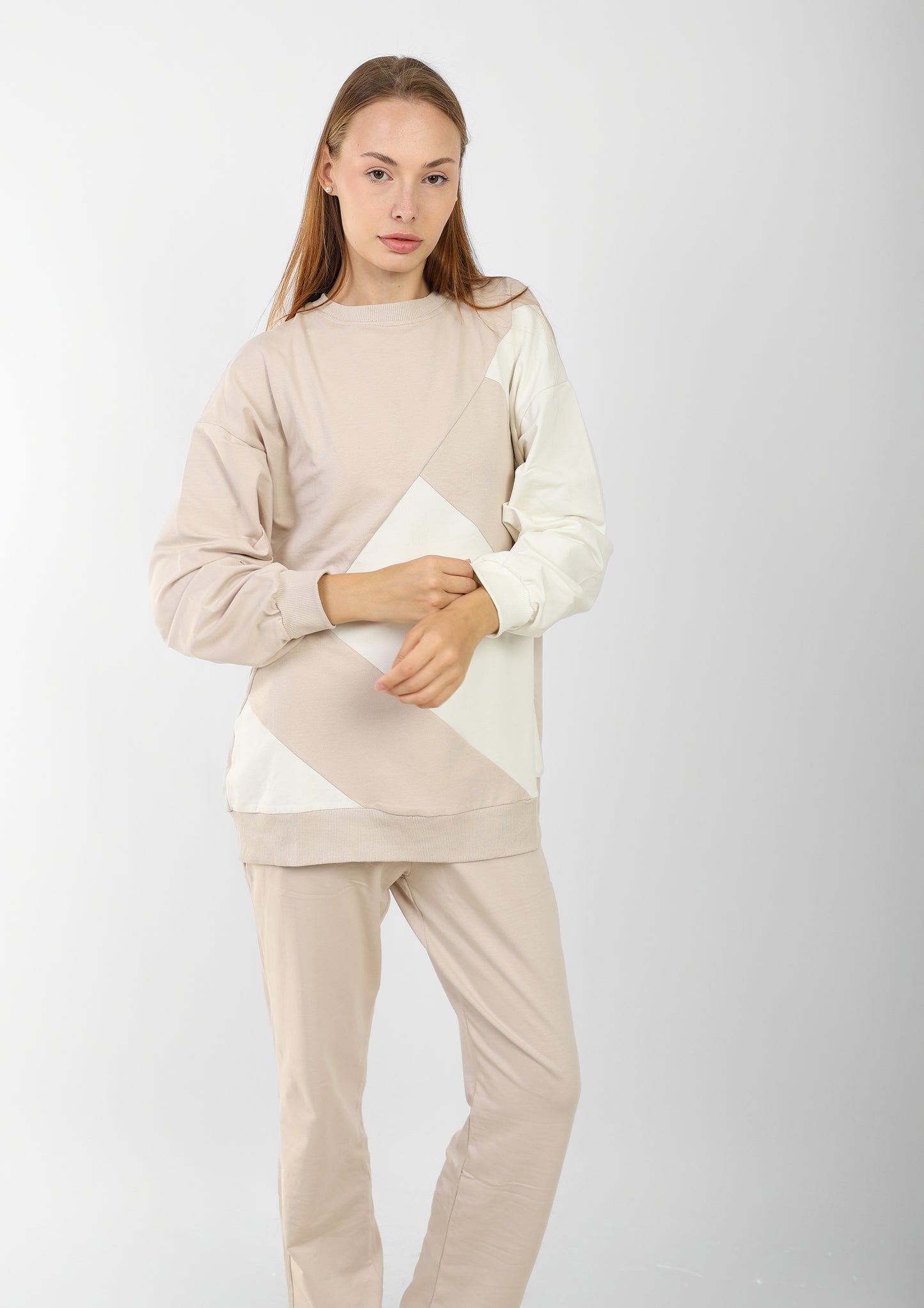 Women’s Beige & White Color Block Loungewear Set – Oversized Sweatshirt & Relaxed Pants