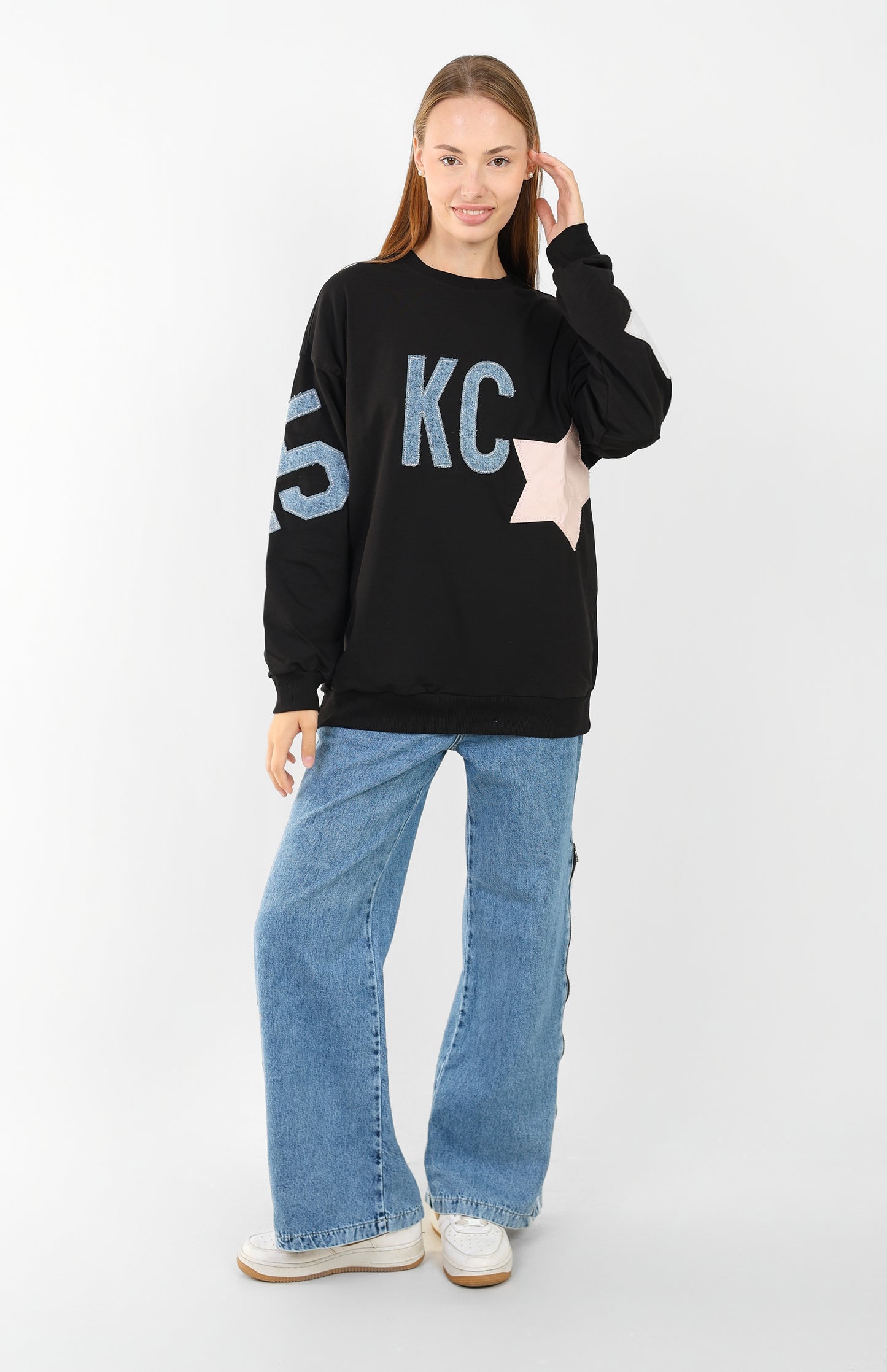 Graphic Sweatshirt with Sleeve Patches – Casual Oversized Fit