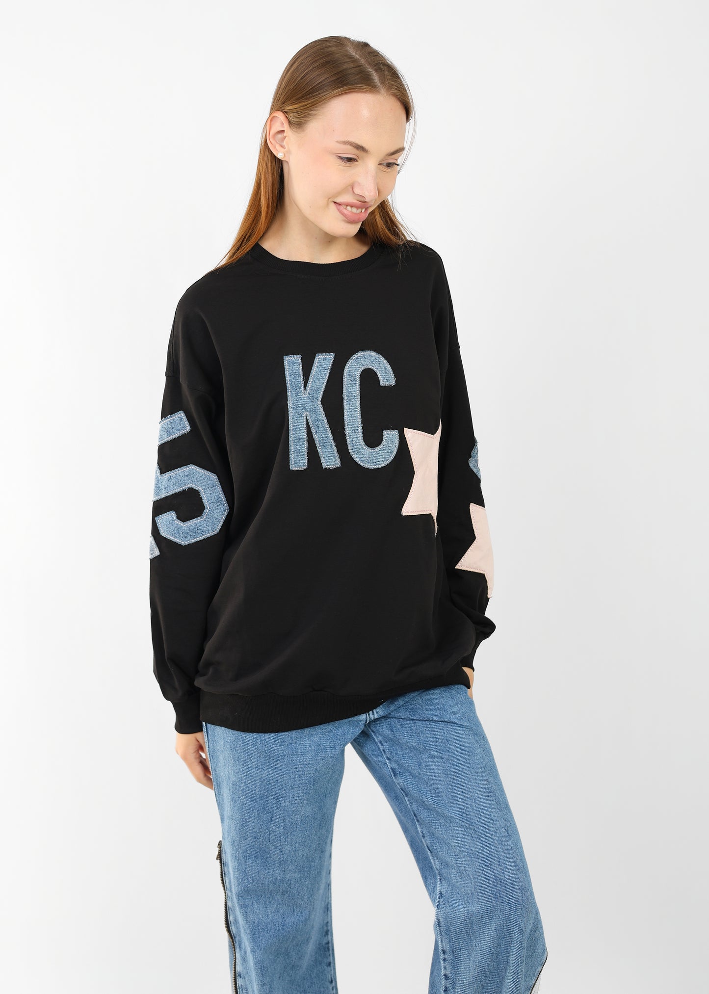 Graphic Sweatshirt with Sleeve Patches – Casual Oversized Fit